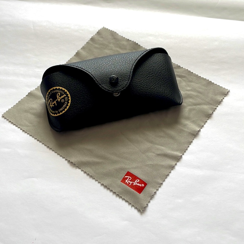 Ray-ban case and cleaning cloth